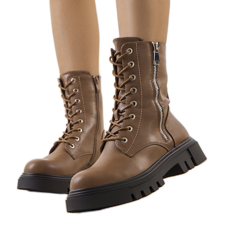 Botas beige oscuro de Enoksen Botas beige oscuro de Enoksen