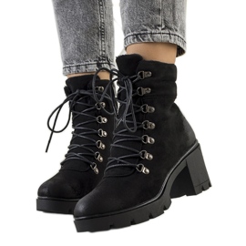 PA1 Botas negras en el puesto de Langesko. negro