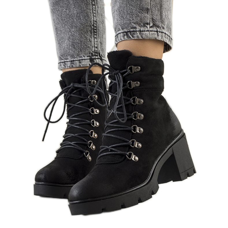 PA1 Botas negras en el puesto de Langesko. negro