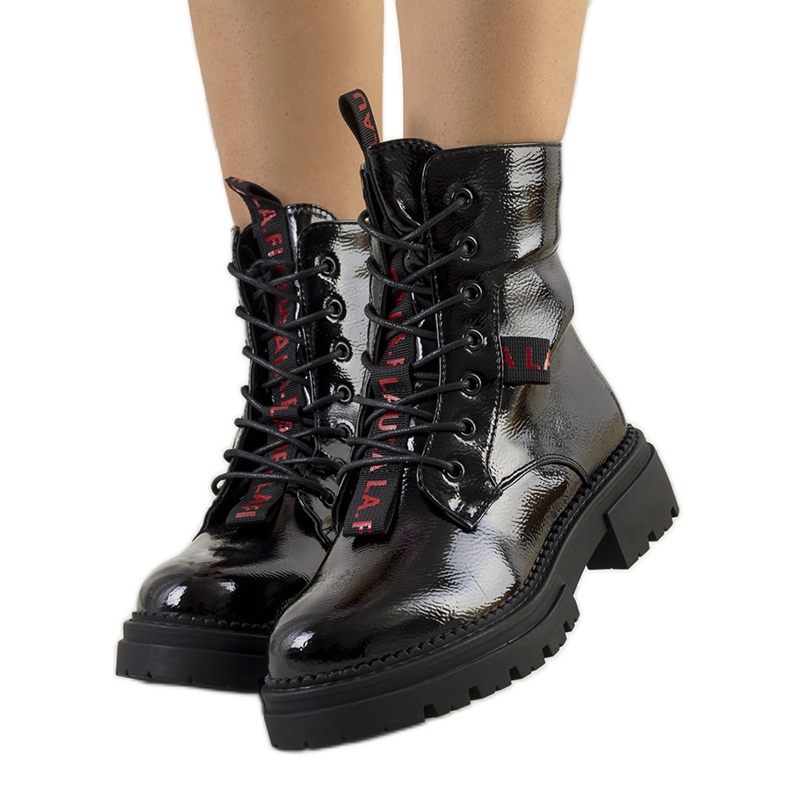 PA1 Botas lacadas en negro de Casies