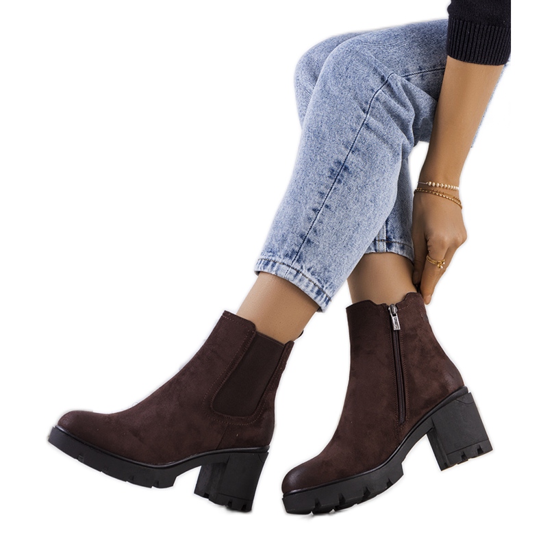 Botas de tacón en ante marrones de Svelte marrón