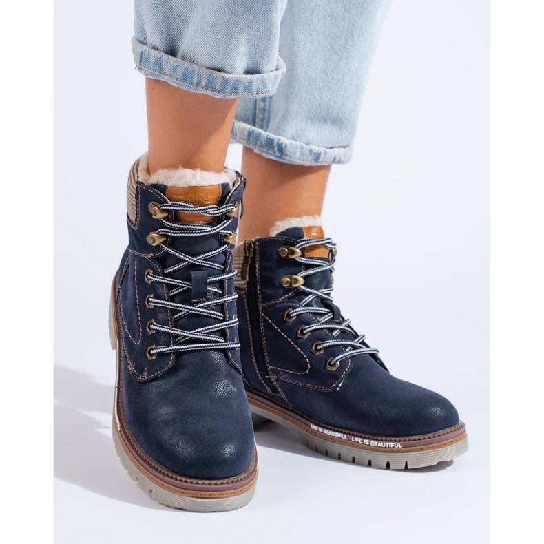 Botas de mujer azul marino.