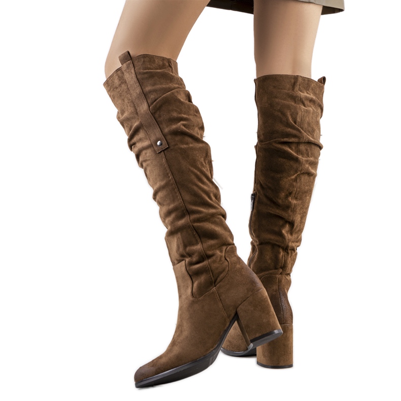 Botas de tacón en ante marrones de Neve marrón