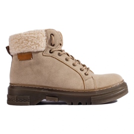 Botas beige de mujer con abrigo de piel de cordero