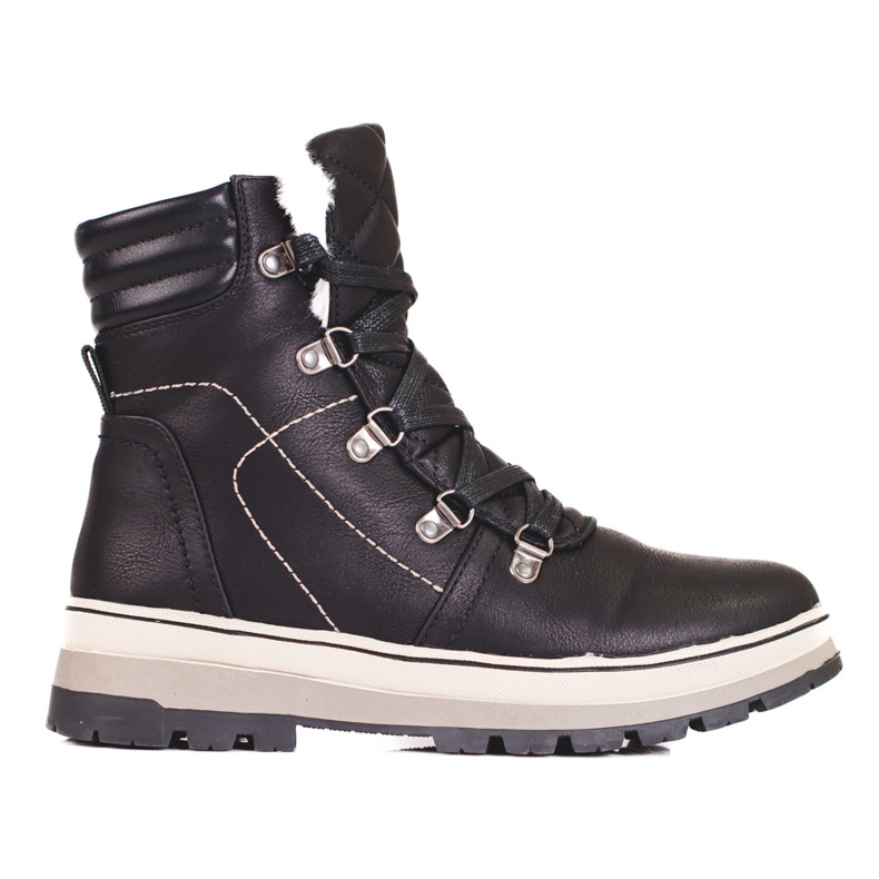 Botas de montaña de mujer negras con aislamiento. negro