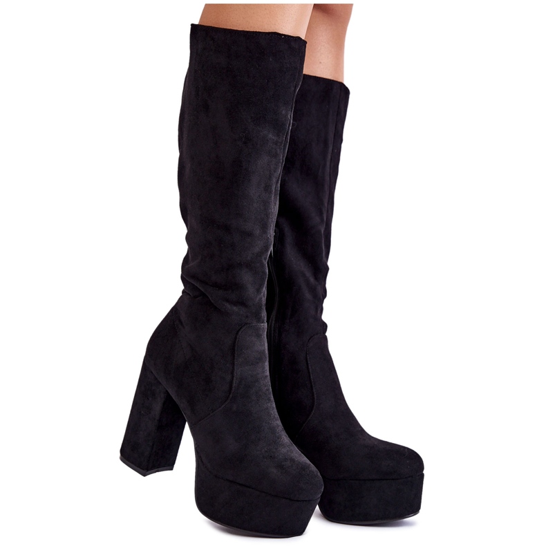 PA1 Botas de gamuza con tacones masivos y una plataforma Nevira negra. negro