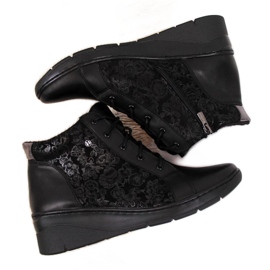 Botas de piel con tacón de cuña Helios W H537 negro