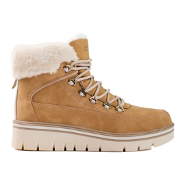 Tramperas de mujeres en la plataforma beige Tramperas de mujeres en la plataforma beige
