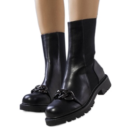 PA1 Botas negras con cadena Tuber negro