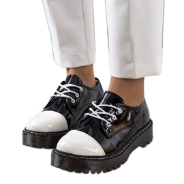 PA1 Zapatos Cardin lacados en negro blanco