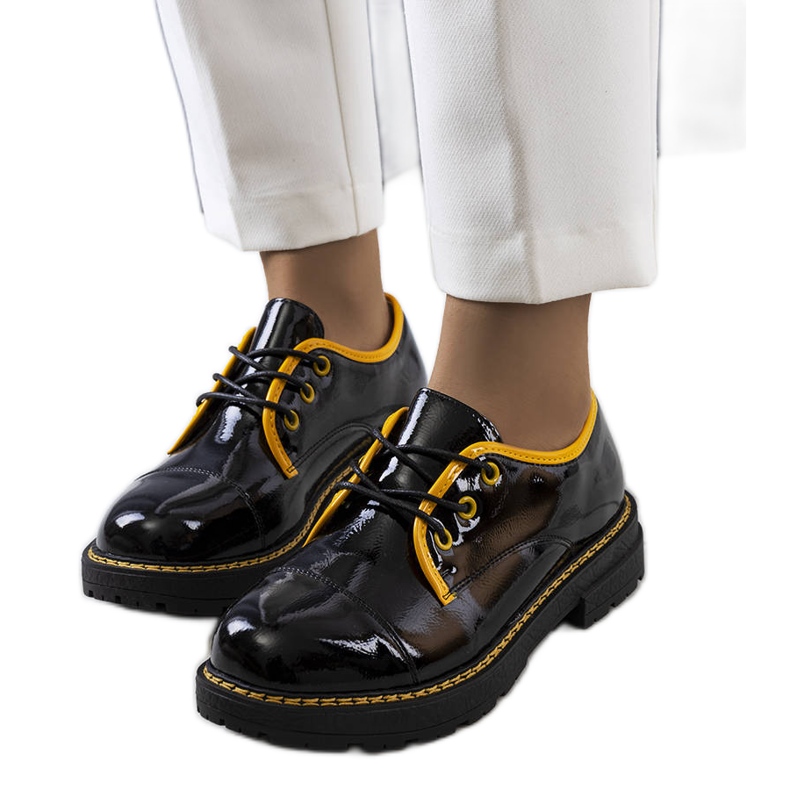 PA1 Zapatos Kuzem lacados en negro y amarillo