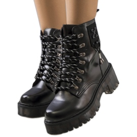 Botas negras con ribete decorativo de Laverda negro Botas negras con ribete decorativo de Laverda negro