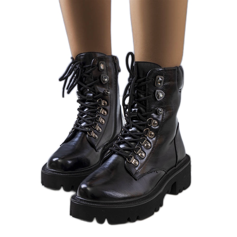 PA1 Botas negras en una suela de tractor Delle negro