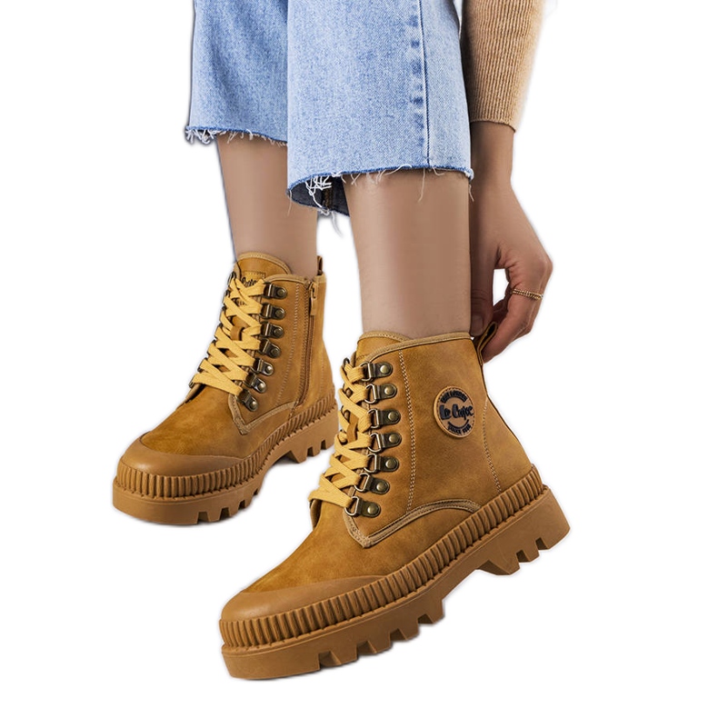 Botas con aislamiento camel LCJ-22-44-1339L Lee Cooper beige