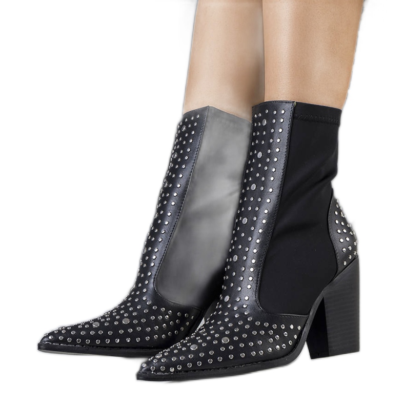 PA1 Botas negras decoradas con tachuelas Orazi negro