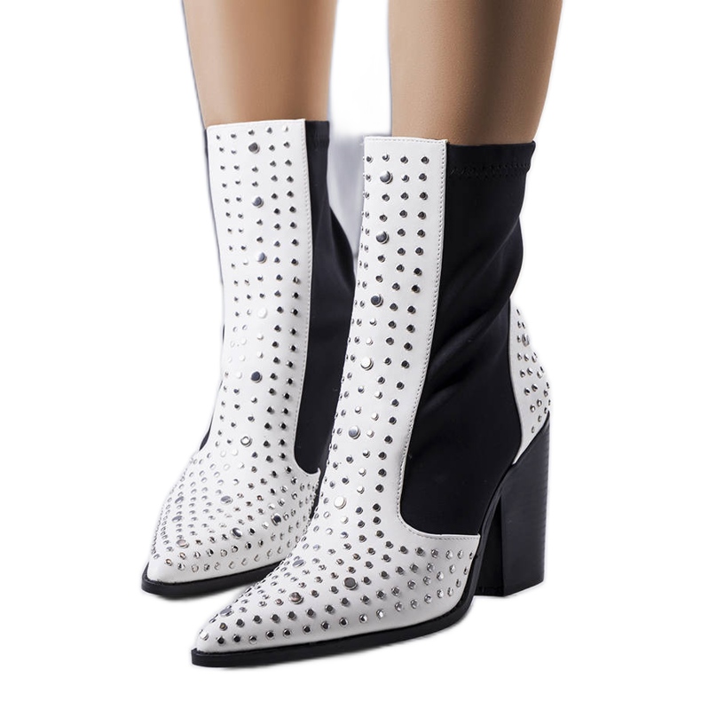 Botas blancas decoradas con tachuelas Orazi blanco