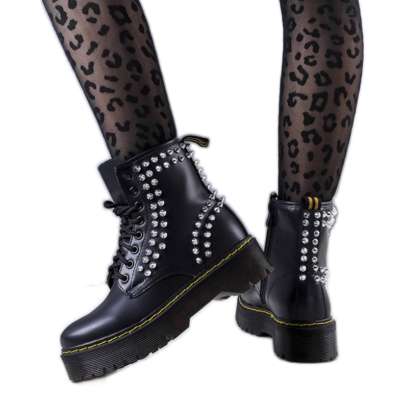 PA1 Botas negras con tachuelas Castello negro