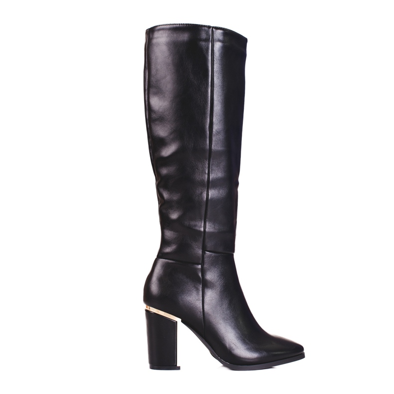 Botas de mujer en un puesto shelovet negro