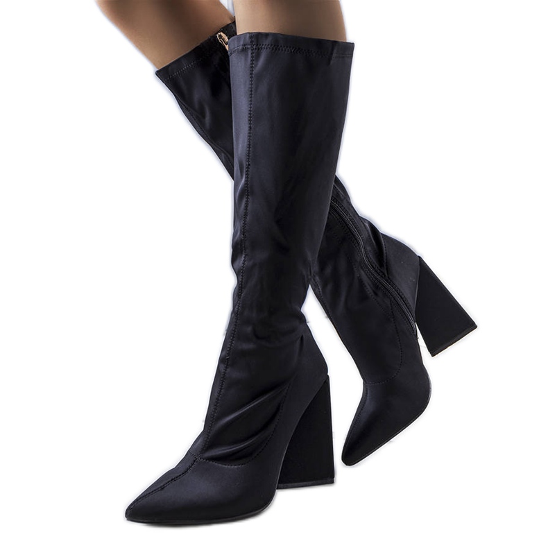 Botas negras de tacón de Nerina. negro