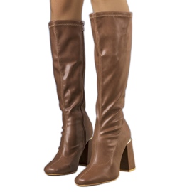 Botas marrones en el puesto Sarabi marrón