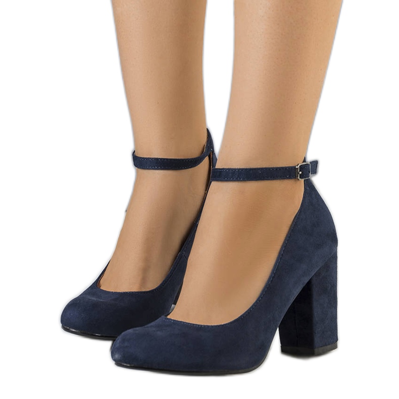 Zapatos de salón azul marino con cinturón de Norrie Zapatos de salón azul marino con cinturón de Norrie