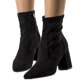 PA1 Botines negros en el puesto de Kensley