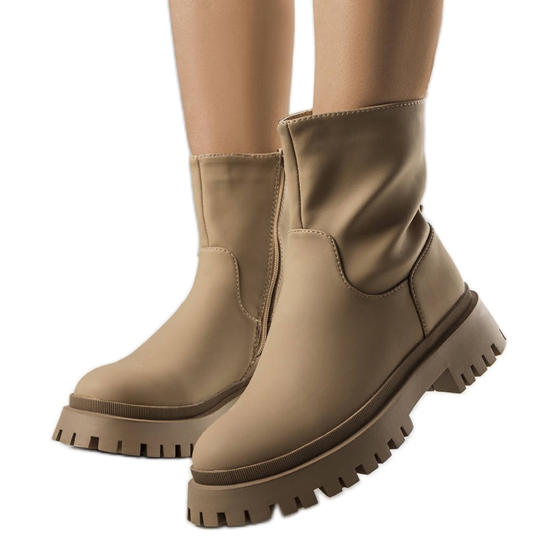Botas aislantes en marrón albahaca