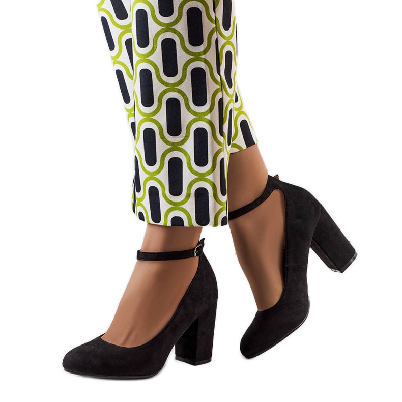 PA1 Zapatos negros con cinturón de Norrie