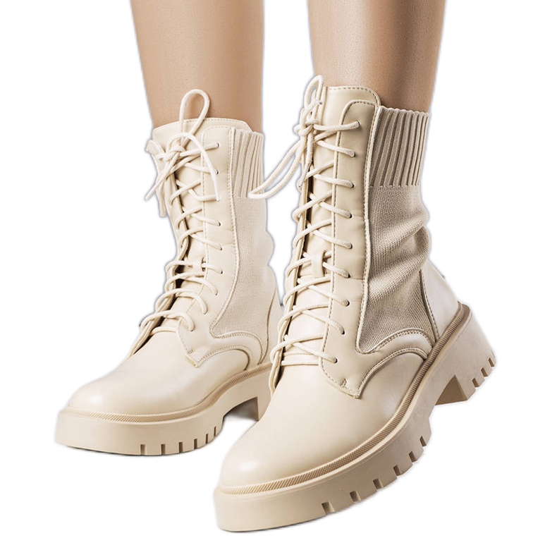 BM Deportivas beige de Ensley