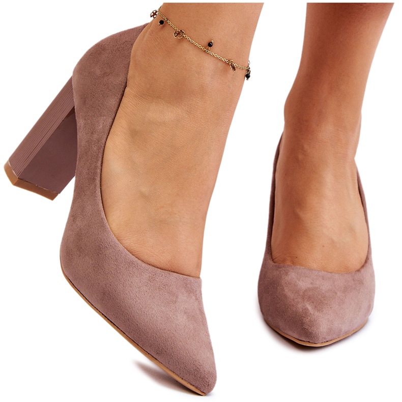 Bombas de gamuza en tacones beige Estellia de moda