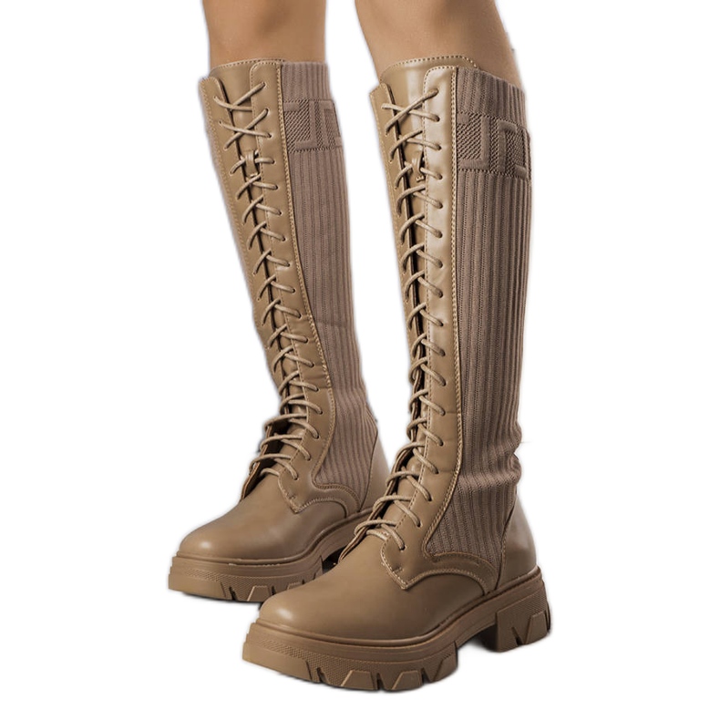 BM Botas marrones con cordones de Montis marrón
