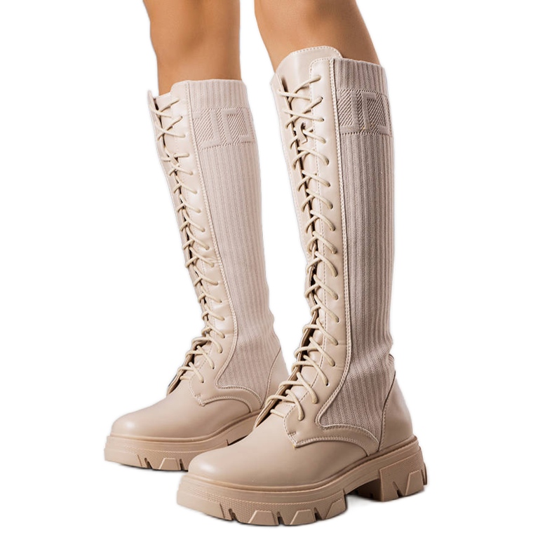 BM Botas beige con cordones de Montis