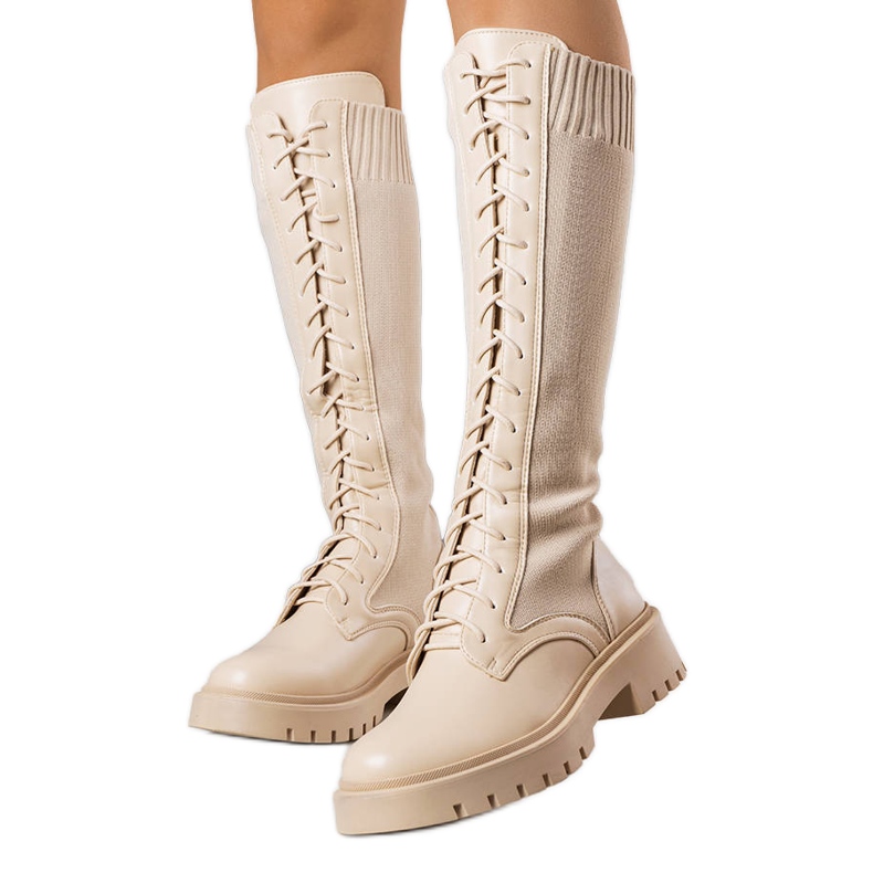 BM Botas beige con cordones de Monren