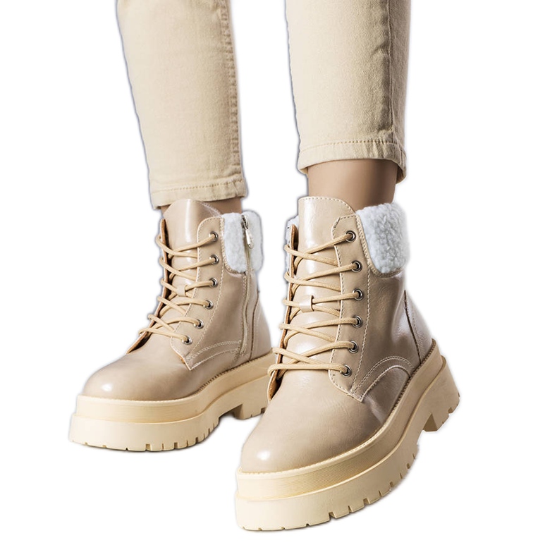 Botas aislantes beige con piel de cordero de Bryas