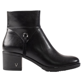 W. Potocki Botas de mujer Potocki en un poste ancho negro.