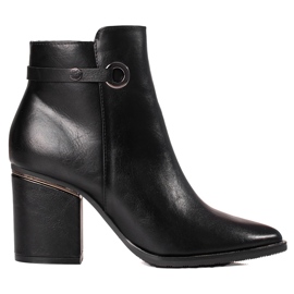 W. Potocki Botas de mujer Potocki en un poste negro