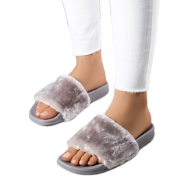 PA1 Chanclas grises con pelo marfil