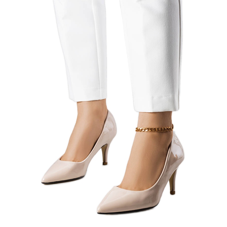 Tacones lacados en beige de Hadlee
