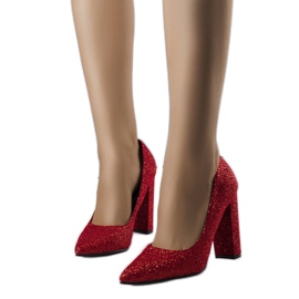 Zapatos de tacón con brocado rojo de Belle