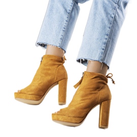 BM Botines de tacón camel de Payto marrón