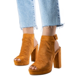 PA1 Sandalias de tacón camel de Calum marrón amarillo