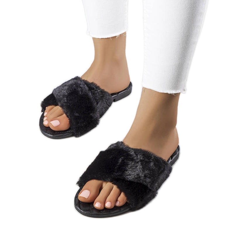 Chanclas Karsyn negras con pelo negro