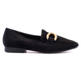Mocasines negros de mujer con decoración.
