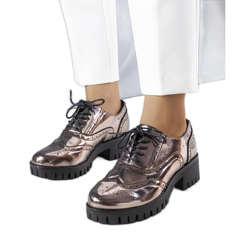 Zapatos negros metalizados de Myra