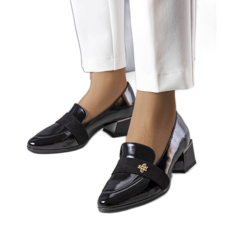 Salón Vinceza de charol negro