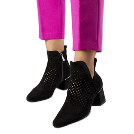 BM Botines calados negros de Bernadette