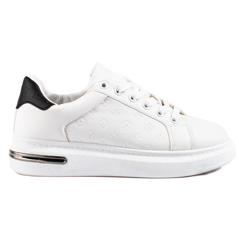 Zapatos deportivos de mujer Shelovet blanco con un patrón. Zapatos deportivos de mujer Shelovet blanco con un patrón.