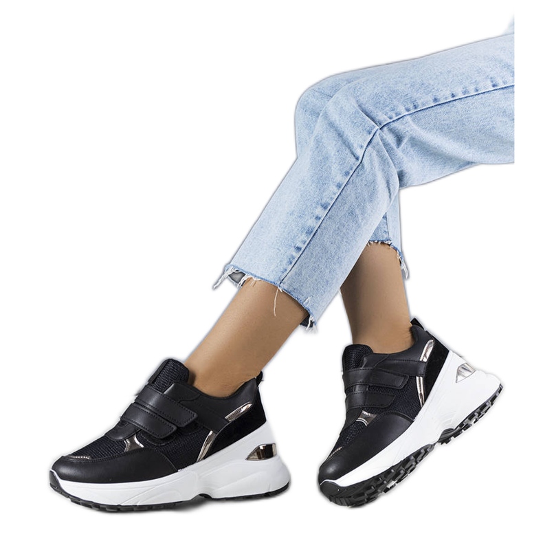 Zapatillas negras en una enorme suela Elsie negro Zapatillas negras en una enorme suela Elsie negro