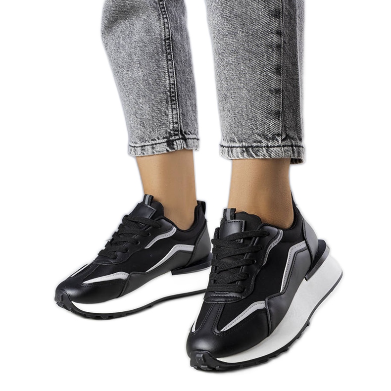 Zapatillas negras en la plataforma Ada negro Zapatillas negras en la plataforma Ada negro