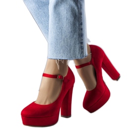 Zapatos de tacón rojos de Johnnie